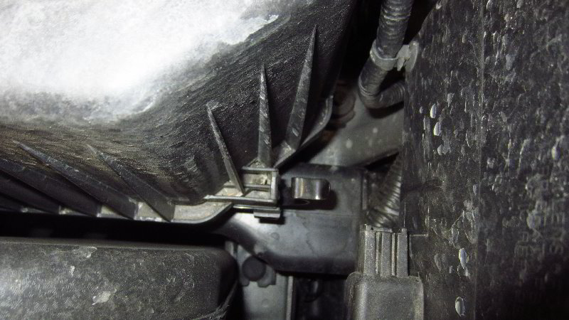 2014-2019-Kia-Soul-Engine-Air-Filter-Replacement-Guide-006