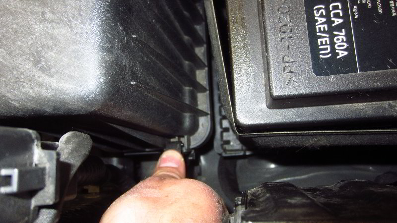 2014-2019-Kia-Soul-Engine-Air-Filter-Replacement-Guide-007