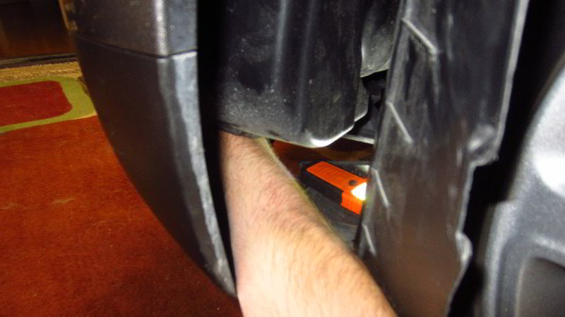 2014-2019-Kia-Soul-Fog-Light-Bulbs-Replacement-Guide-019