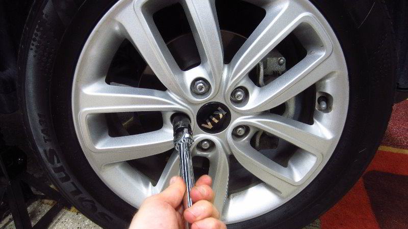 2014-2019-Kia-Soul-Front-Brake-Pads-Replacement-Guide-004