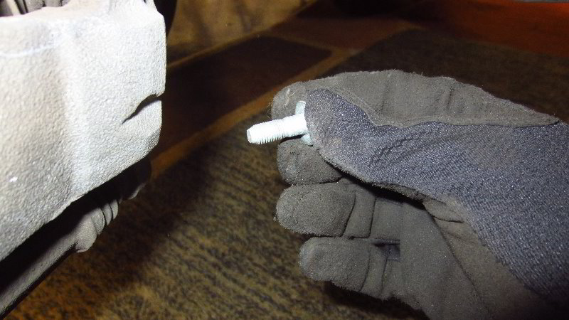 2014-2019-Kia-Soul-Front-Brake-Pads-Replacement-Guide-012