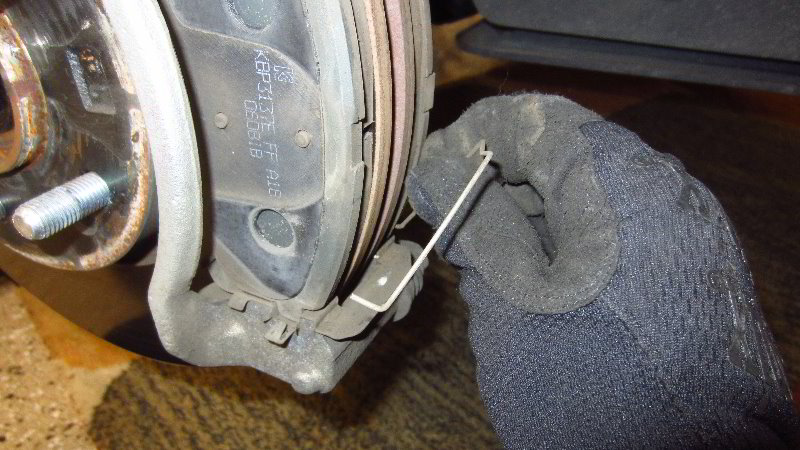 2014-2019-Kia-Soul-Front-Brake-Pads-Replacement-Guide-018