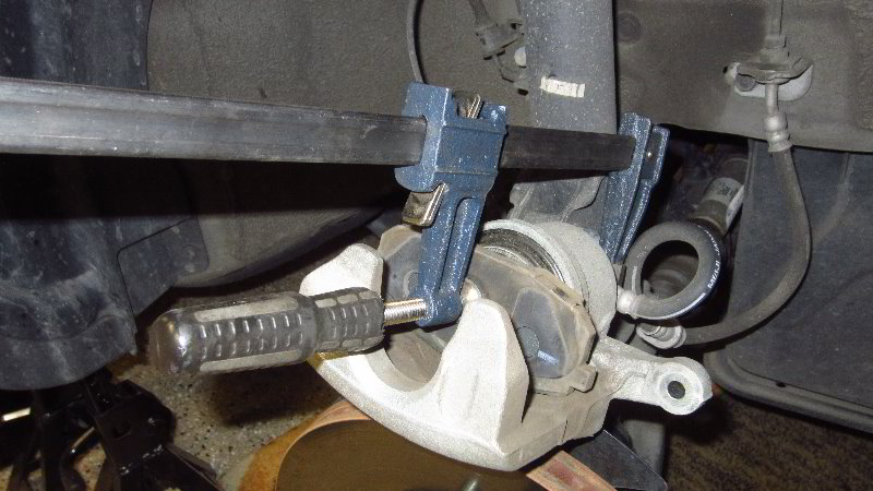 2014-2019-Kia-Soul-Front-Brake-Pads-Replacement-Guide-027