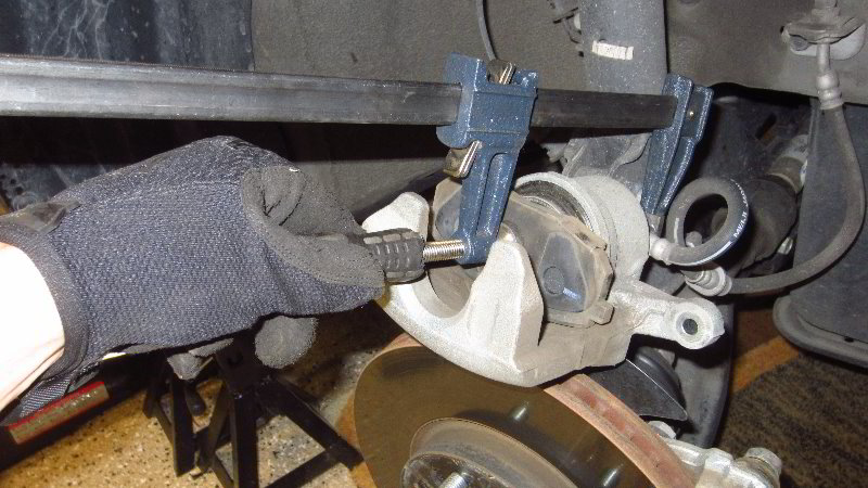 2014-2019-Kia-Soul-Front-Brake-Pads-Replacement-Guide-029