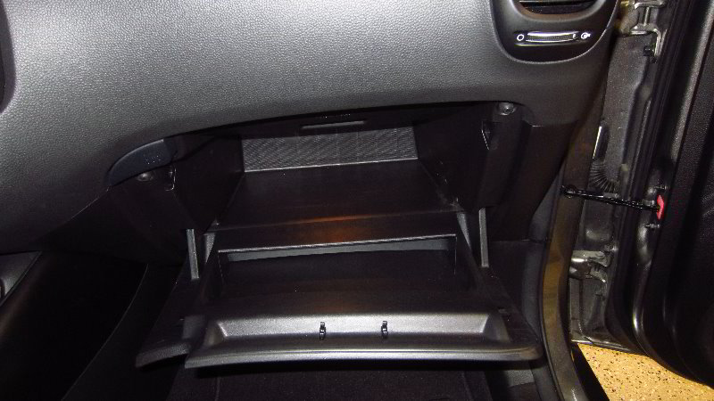 2014-2019-Kia-Soul-Glove-Box-Light-Bulb-Replacement-Guide-003