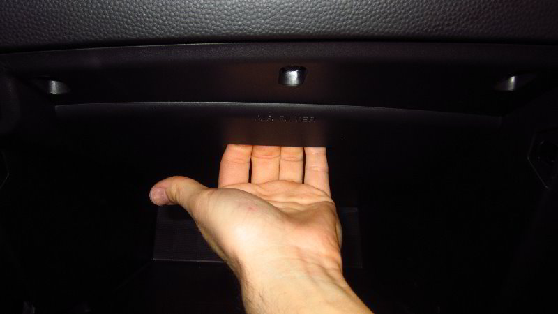 2014-2019-Kia-Soul-Glove-Box-Light-Bulb-Replacement-Guide-005