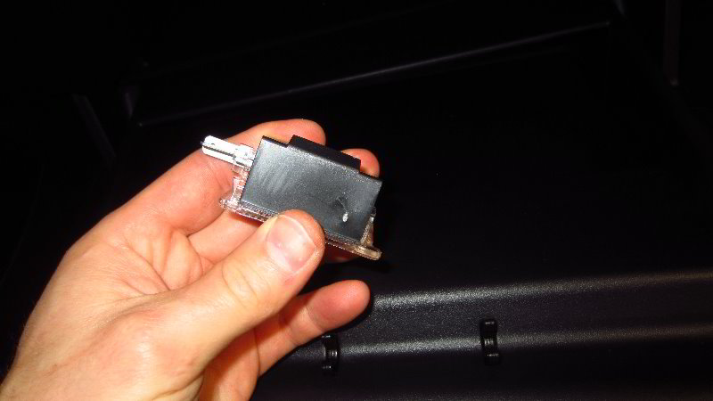 2014-2019-Kia-Soul-Glove-Box-Light-Bulb-Replacement-Guide-018