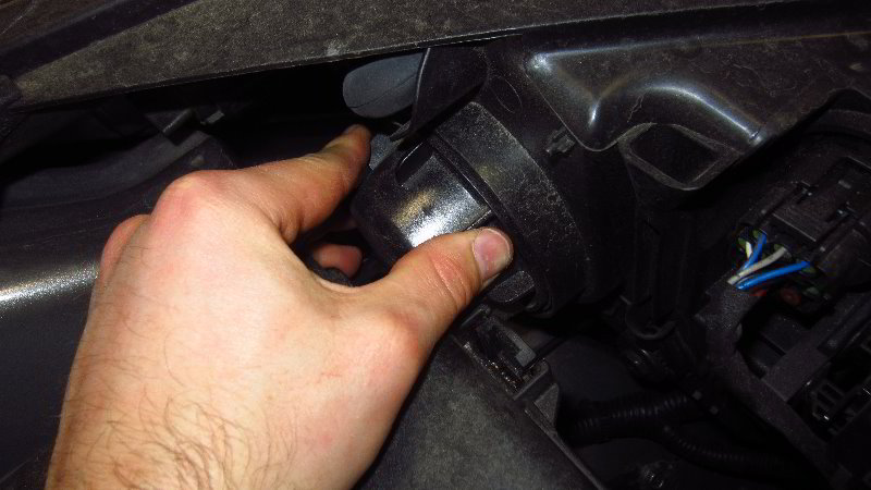 2014-2019-Kia-Soul-Headlight-Bulbs-Replacement-Guide-003