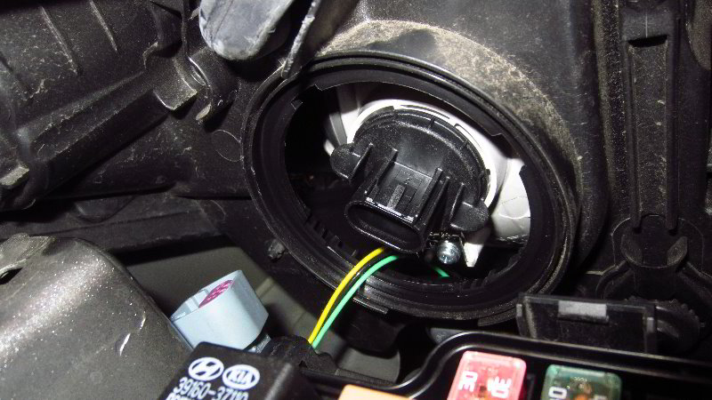 2014-2019-Kia-Soul-Headlight-Bulbs-Replacement-Guide-009