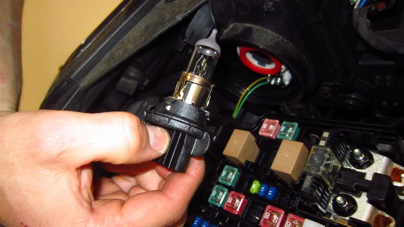 2014-2019-Kia-Soul-Headlight-Bulbs-Replacement-Guide-010