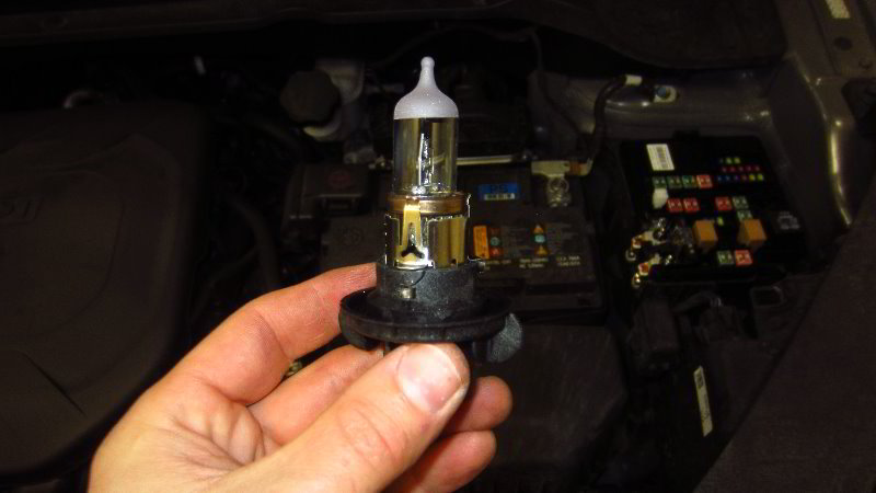 2014-2019-Kia-Soul-Headlight-Bulbs-Replacement-Guide-011