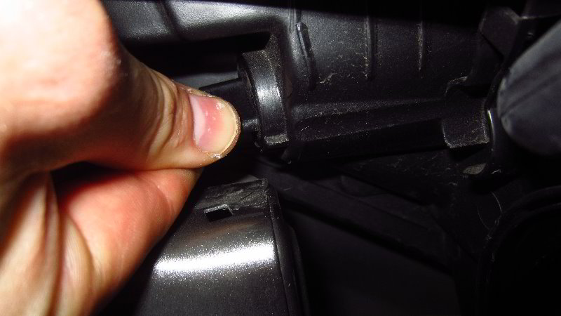 2014-2019-Kia-Soul-Headlight-Bulbs-Replacement-Guide-020