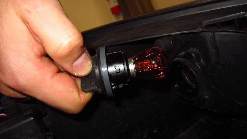 2014-2019-Kia-Soul-Headlight-Bulbs-Replacement-Guide-024