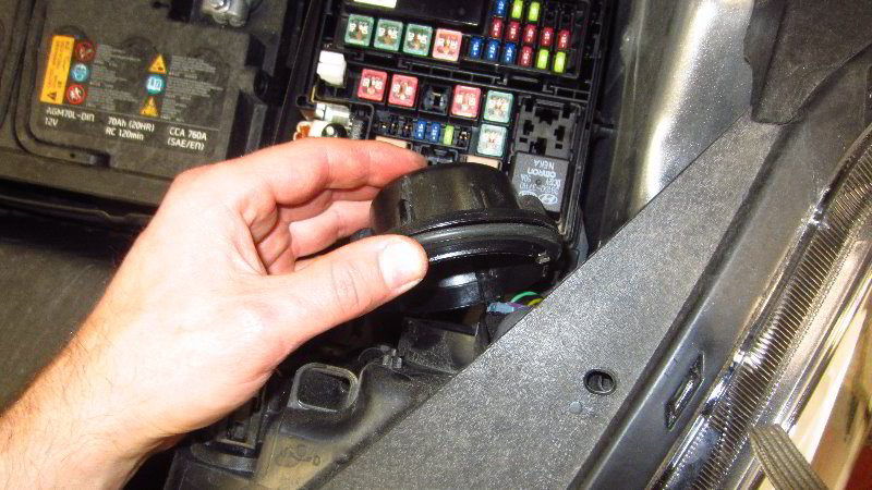 2014-2019-Kia-Soul-Headlight-Bulbs-Replacement-Guide-029