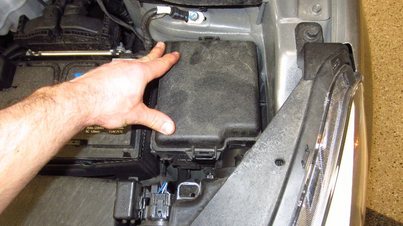 2014-2019-Kia-Soul-Headlight-Bulbs-Replacement-Guide-031