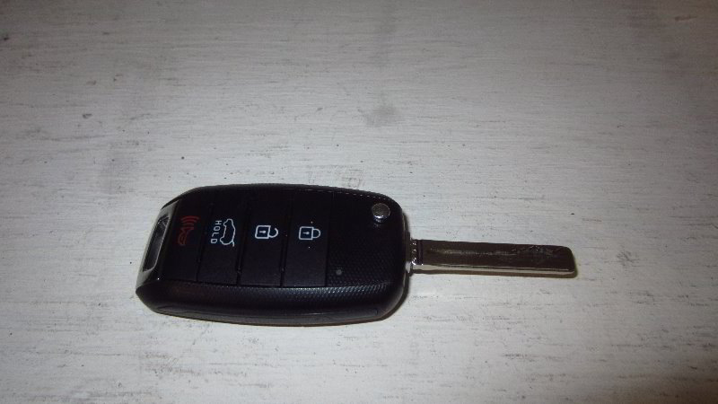 2014-2019-Kia-Soul-Key-Fob-Battery-Replacement-Guide-004