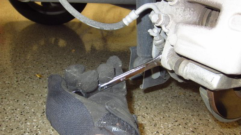 2014-2019-Kia-Soul-Rear-Brake-Pads-Replacement-Guide-008