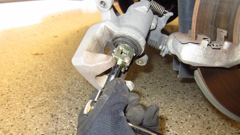 2014-2019-Kia-Soul-Rear-Brake-Pads-Replacement-Guide-026