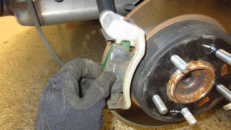 2014-2019-Kia-Soul-Rear-Brake-Pads-Replacement-Guide-028