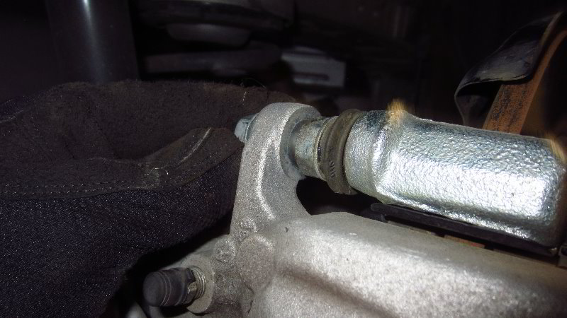 2014-2019-Kia-Soul-Rear-Brake-Pads-Replacement-Guide-036