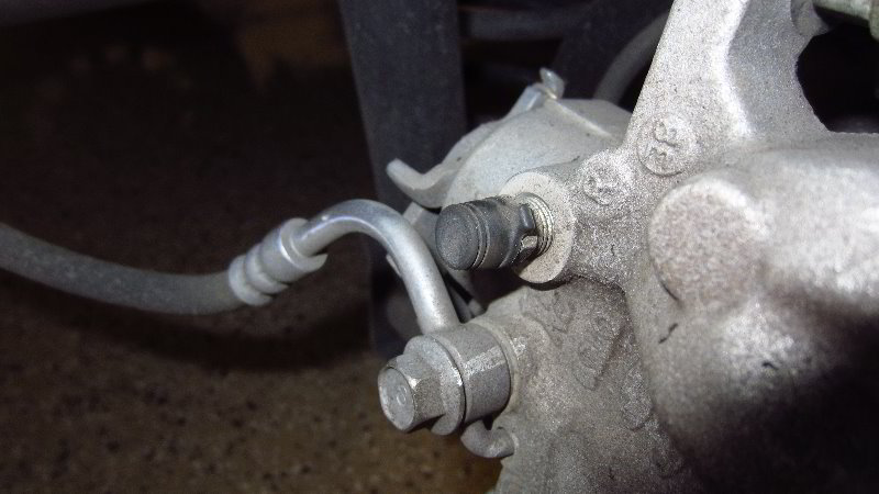 2014-2019-Kia-Soul-Rear-Brake-Pads-Replacement-Guide-040