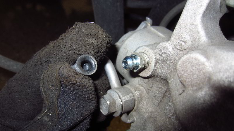 2014-2019-Kia-Soul-Rear-Brake-Pads-Replacement-Guide-041