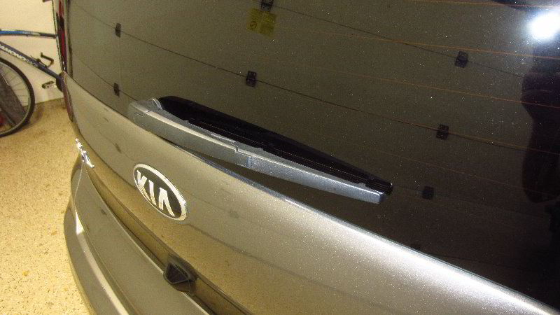 2014-2019-Kia-Soul-Rear-Wiper-Blade-Replacement-Guide-001