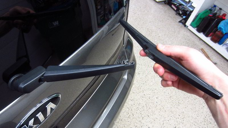 2014-2019-Kia-Soul-Rear-Wiper-Blade-Replacement-Guide-006