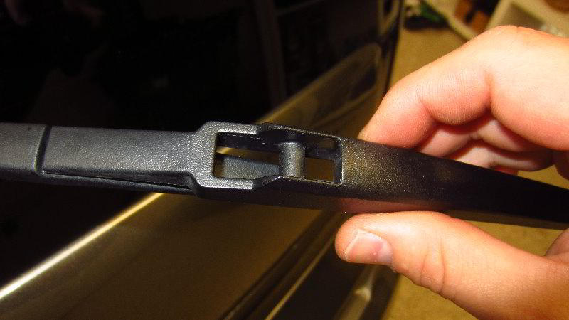 2014-2019-Kia-Soul-Rear-Wiper-Blade-Replacement-Guide-009