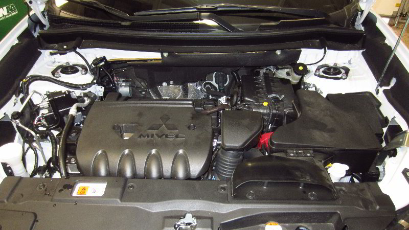 2014-2021-Mitsubishi-Outlander-12V-Automotive-Battery-Replacement-Guide-001