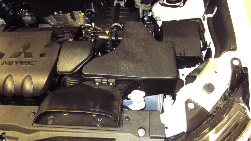 2014-2021-Mitsubishi-Outlander-12V-Automotive-Battery-Replacement-Guide-002