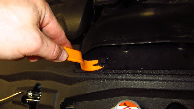 2014-2021-Mitsubishi-Outlander-12V-Automotive-Battery-Replacement-Guide-004