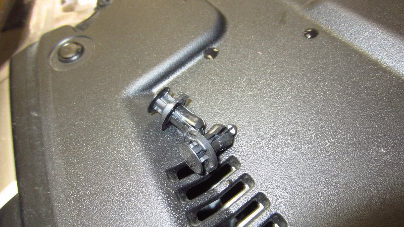 2014-2021-Mitsubishi-Outlander-12V-Automotive-Battery-Replacement-Guide-006