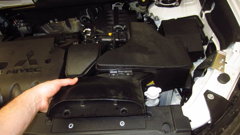 2014-2021-Mitsubishi-Outlander-12V-Automotive-Battery-Replacement-Guide-007