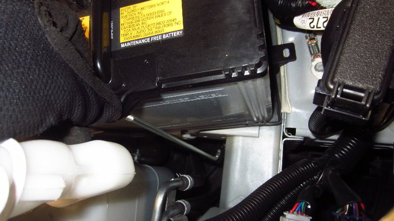 2014-2021-Mitsubishi-Outlander-12V-Automotive-Battery-Replacement-Guide-015