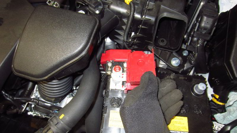 2014-2021-Mitsubishi-Outlander-12V-Automotive-Battery-Replacement-Guide-018