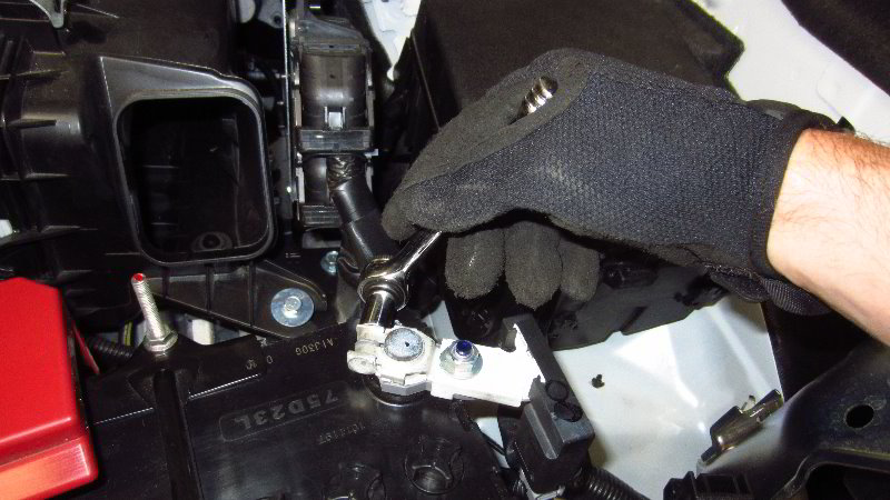 2014-2021-Mitsubishi-Outlander-12V-Automotive-Battery-Replacement-Guide-034