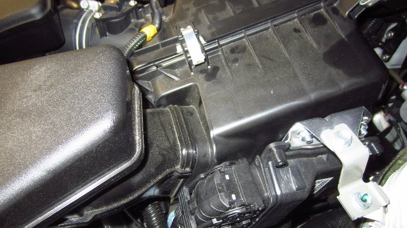 2014-2021-Mitsubishi-Outlander-12V-Automotive-Battery-Replacement-Guide-036