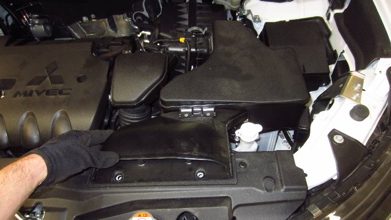 2014-2021-Mitsubishi-Outlander-12V-Automotive-Battery-Replacement-Guide-037