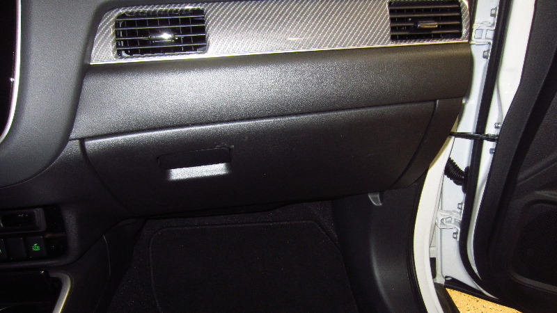 2014-2021-Mitsubishi-Outlander-Cabin-Air-Filter-Replacement-Guide-001