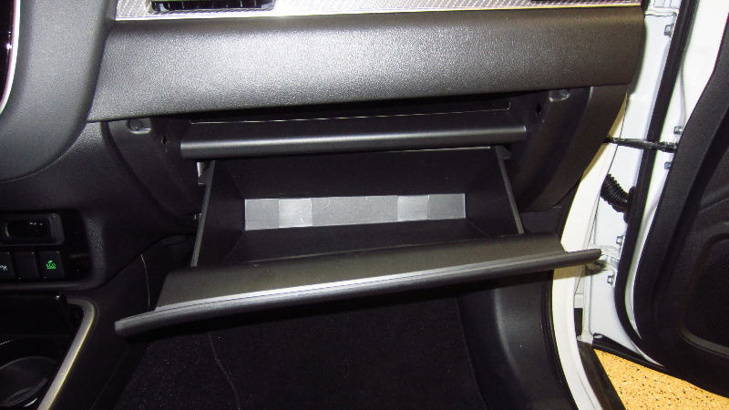 2014-2021-Mitsubishi-Outlander-Cabin-Air-Filter-Replacement-Guide-002