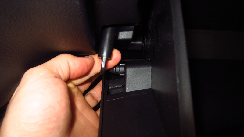 2014-2021-Mitsubishi-Outlander-Cabin-Air-Filter-Replacement-Guide-004