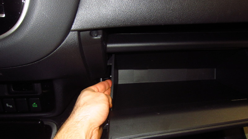 2014-2021-Mitsubishi-Outlander-Cabin-Air-Filter-Replacement-Guide-005