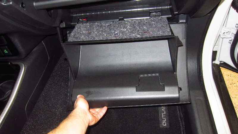 2014-2021-Mitsubishi-Outlander-Cabin-Air-Filter-Replacement-Guide-007