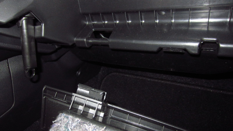 2014-2021-Mitsubishi-Outlander-Cabin-Air-Filter-Replacement-Guide-008