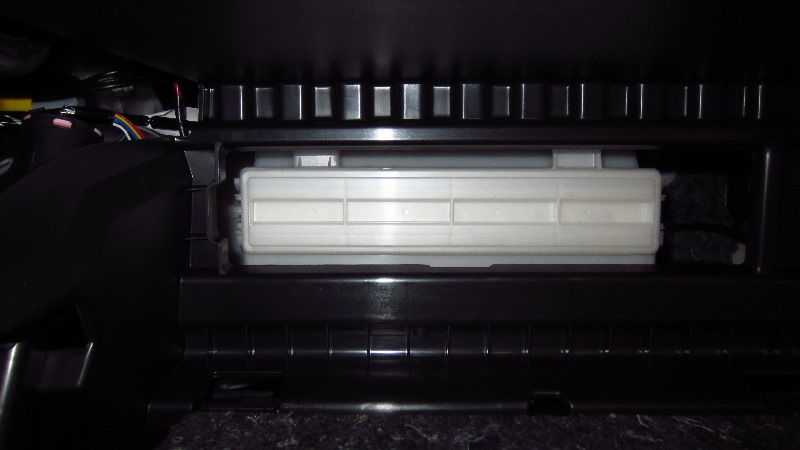 2014-2021-Mitsubishi-Outlander-Cabin-Air-Filter-Replacement-Guide-009