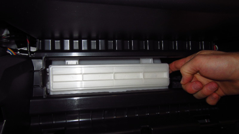 2014-2021-Mitsubishi-Outlander-Cabin-Air-Filter-Replacement-Guide-010