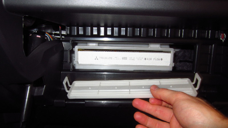 2014-2021-Mitsubishi-Outlander-Cabin-Air-Filter-Replacement-Guide-011