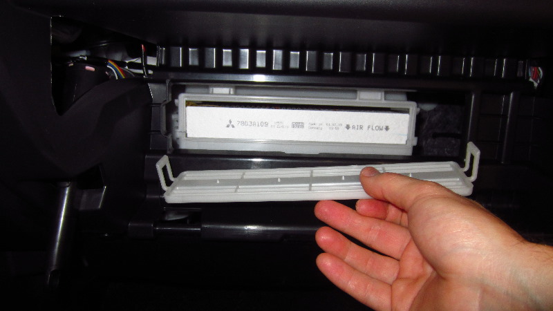 2014-2021-Mitsubishi-Outlander-Cabin-Air-Filter-Replacement-Guide-012