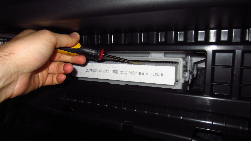 2014-2021-Mitsubishi-Outlander-Cabin-Air-Filter-Replacement-Guide-014